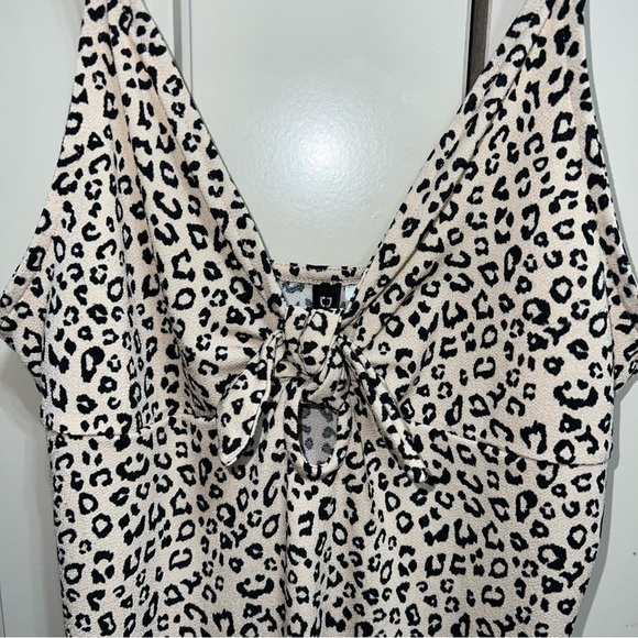 Divided by H&M Leopard Print Spaghetti Strap V-Neck Bodysuit Size Medium - Picture 3 of 10